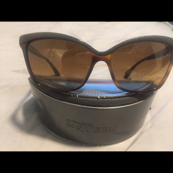 Alexander McQueen Sunglasses - Picture 2 of 2